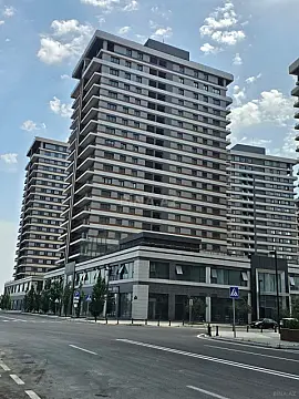 Satılır 4 otaqlı mənzil 194 m²