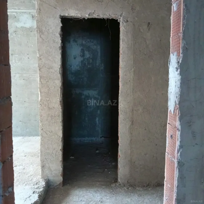 Satılır 4 otaqlı mənzil 194 m²