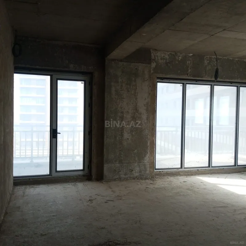 Satılır 4 otaqlı mənzil 194 m²