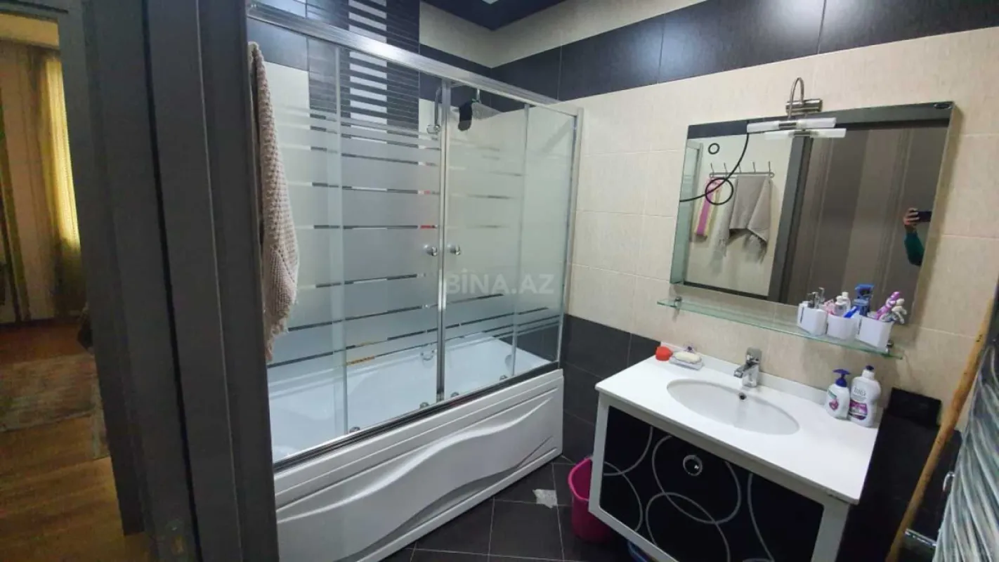 Kirayə verilir 3 otaqlı mənzil 143 m²