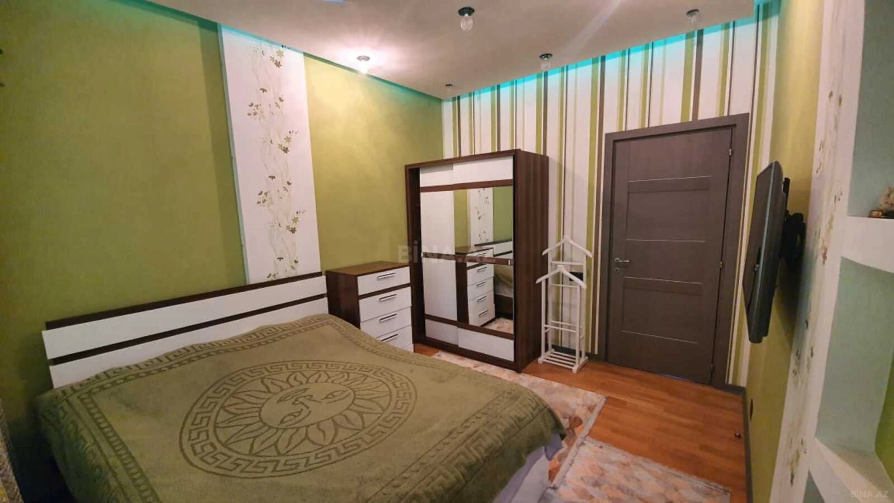 Kirayə verilir 3 otaqlı mənzil 143 m²