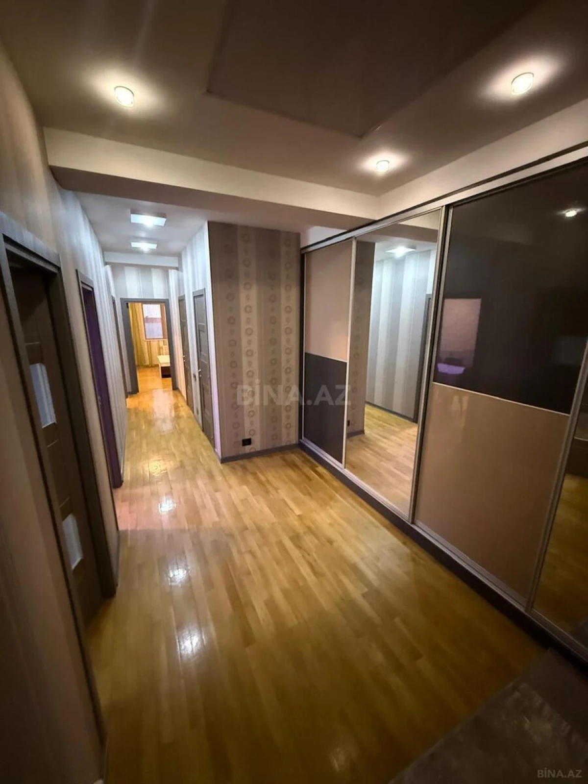 Kirayə verilir 3 otaqlı mənzil 143 m²