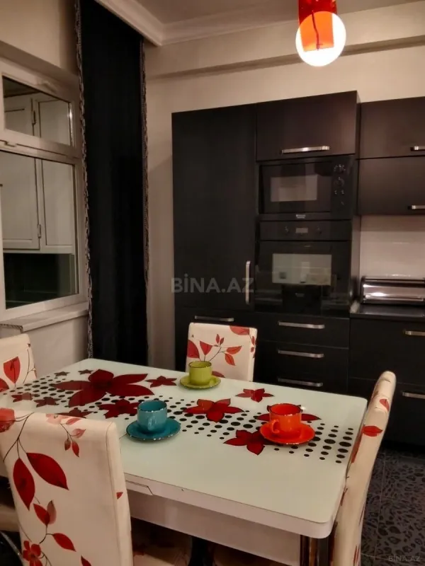 Kirayə verilir 3 otaqlı mənzil 115 m²
