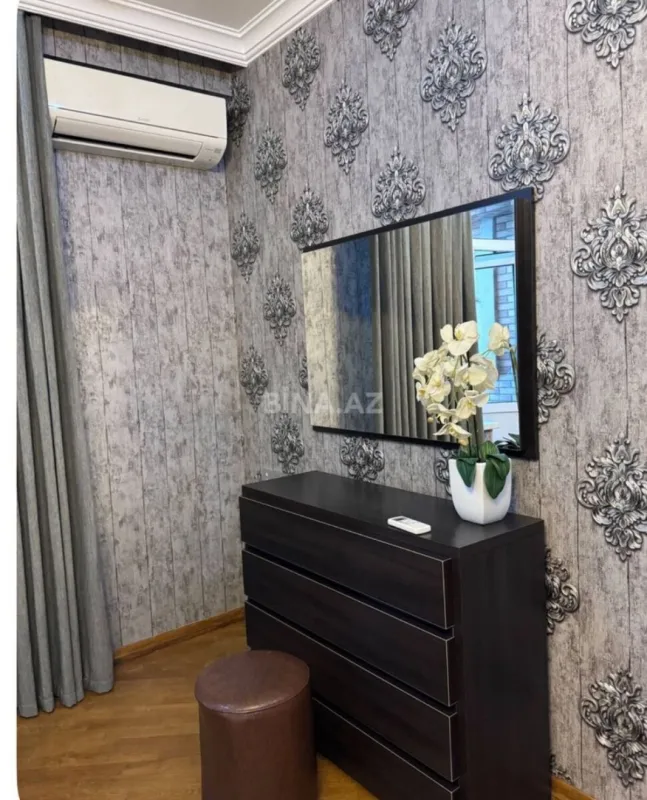 Kirayə verilir 3 otaqlı mənzil 138 m²