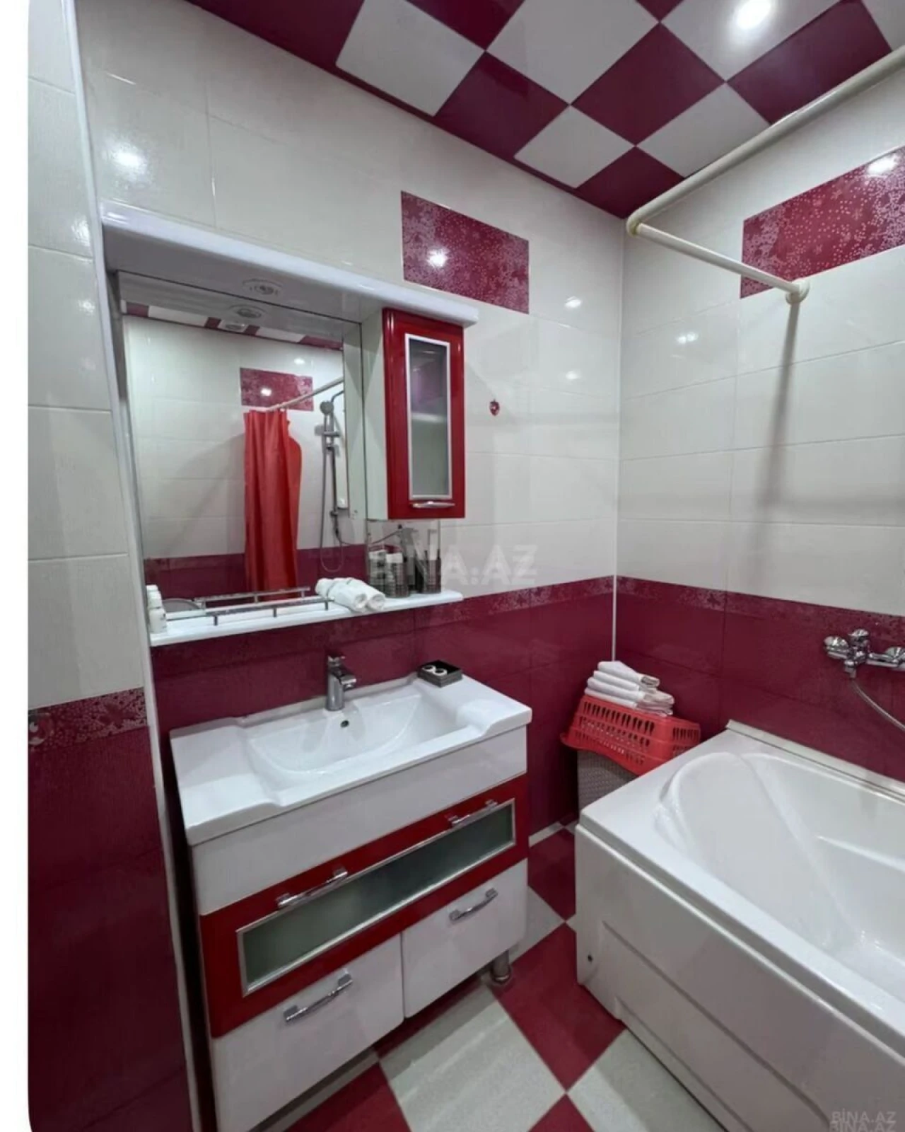 Kirayə verilir 3 otaqlı mənzil 138 m²