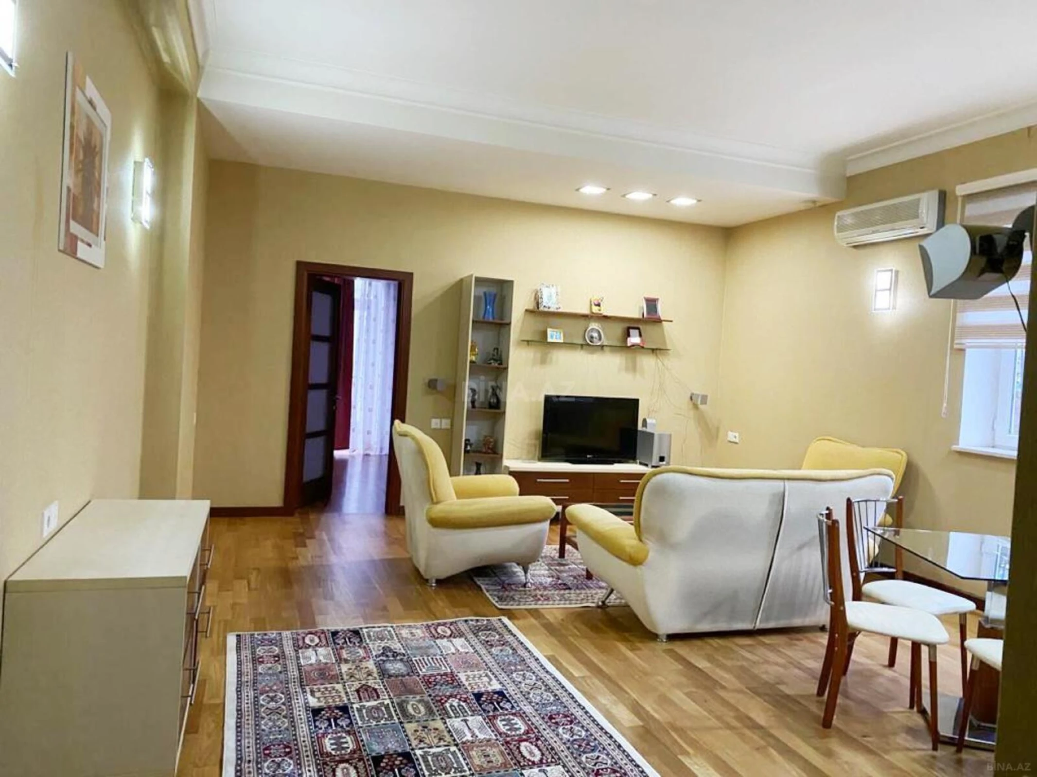 Kirayə verilir 2 otaqlı mənzil 65 m²