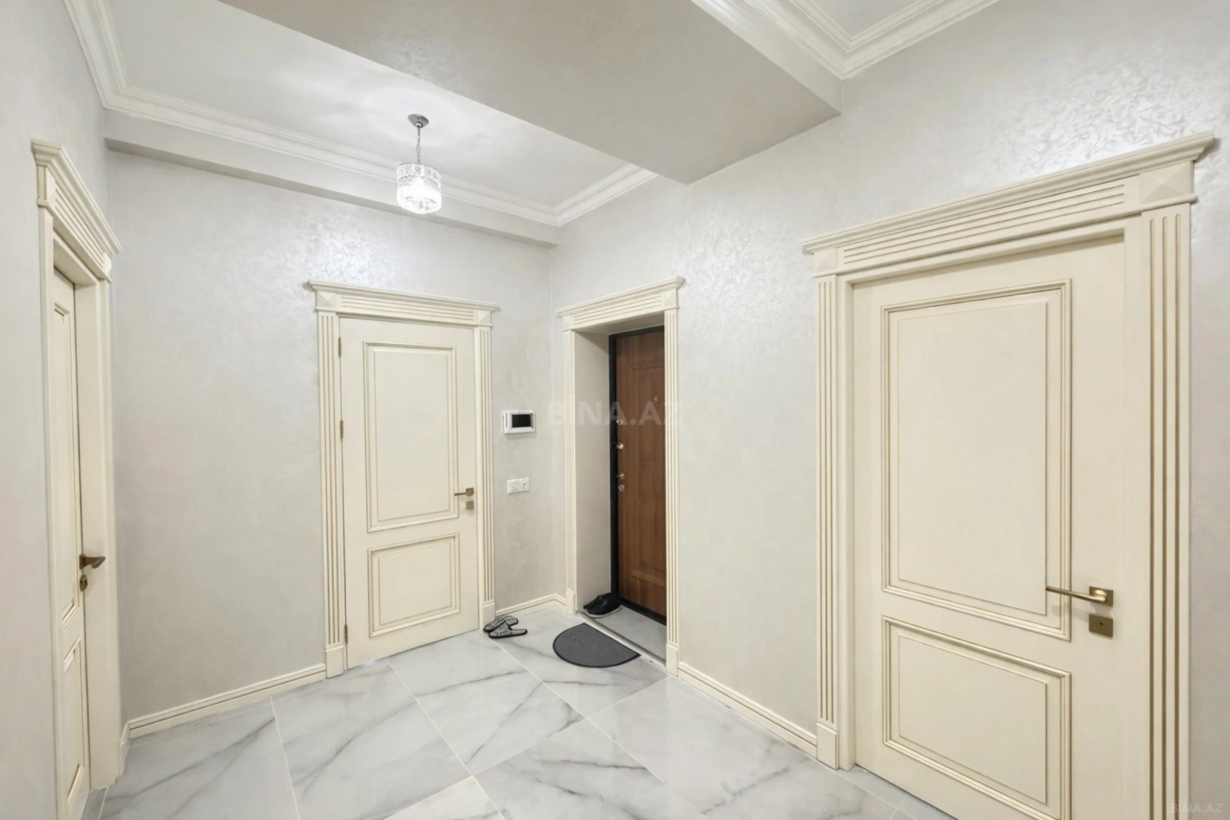 Kirayə verilir 2 otaqlı mənzil 90 m²