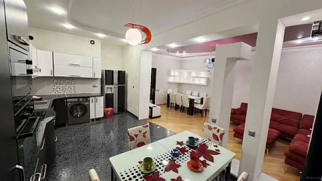 Kirayə verilir 3 otaqlı mənzil 120 m²