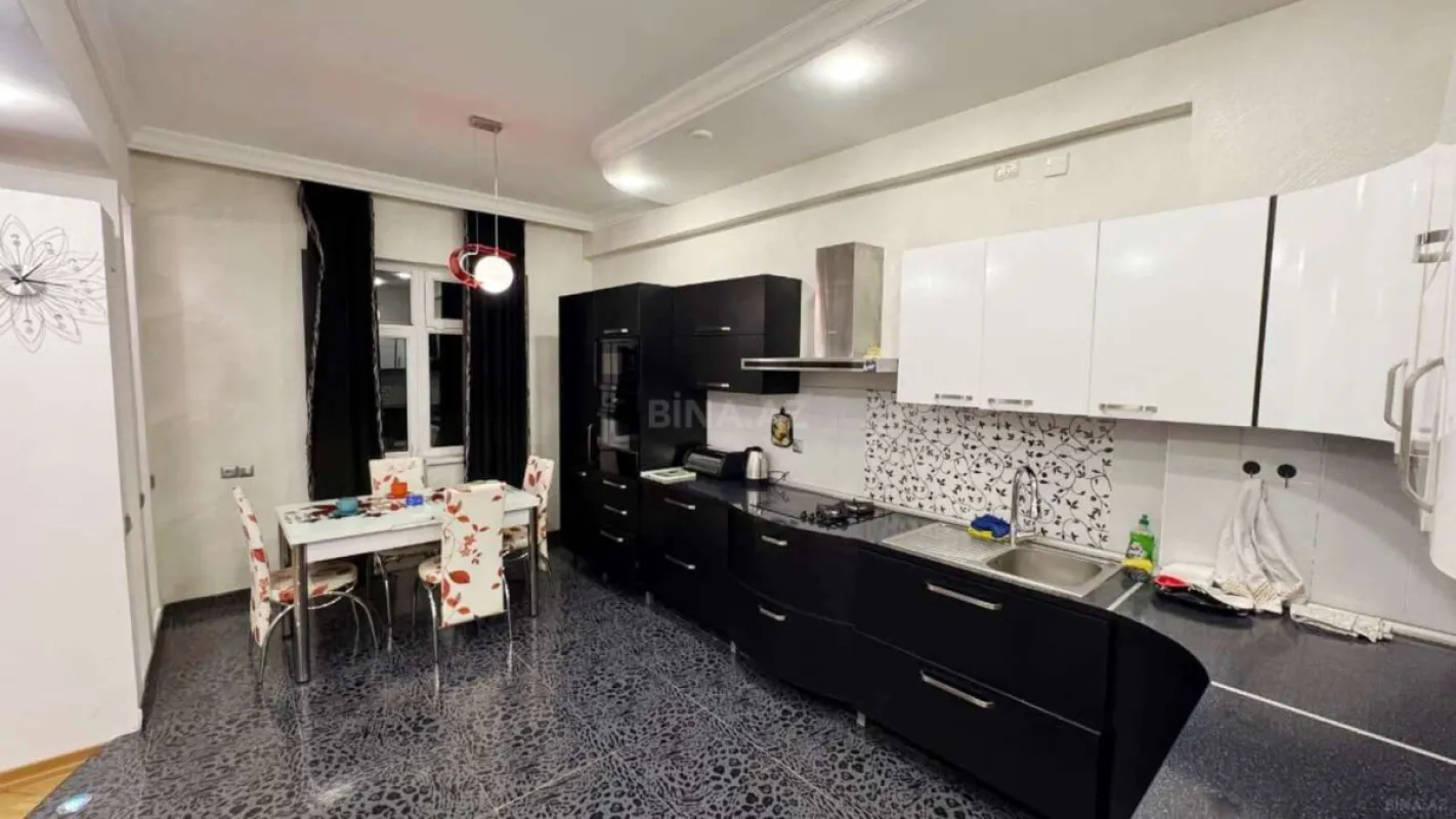 Kirayə verilir 3 otaqlı mənzil 120 m²