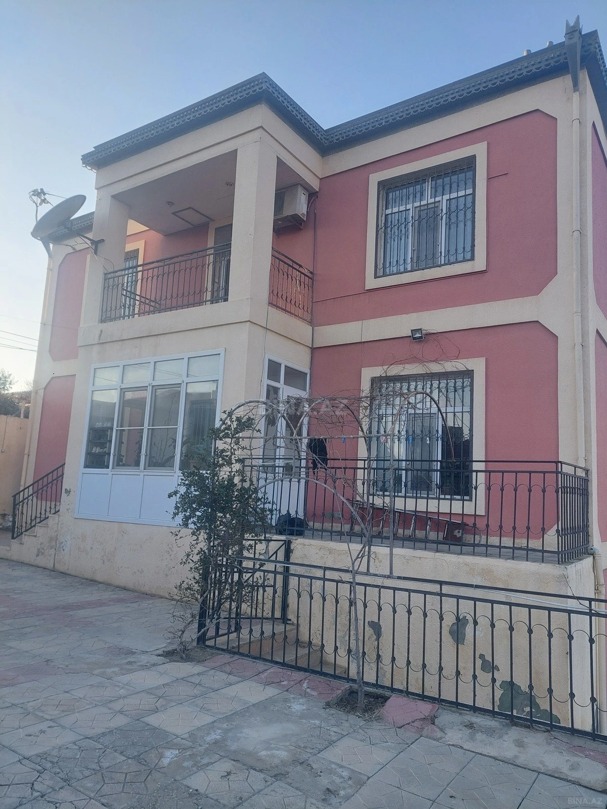 Satılır 7 otaqlı həyət evi 340.9 m²