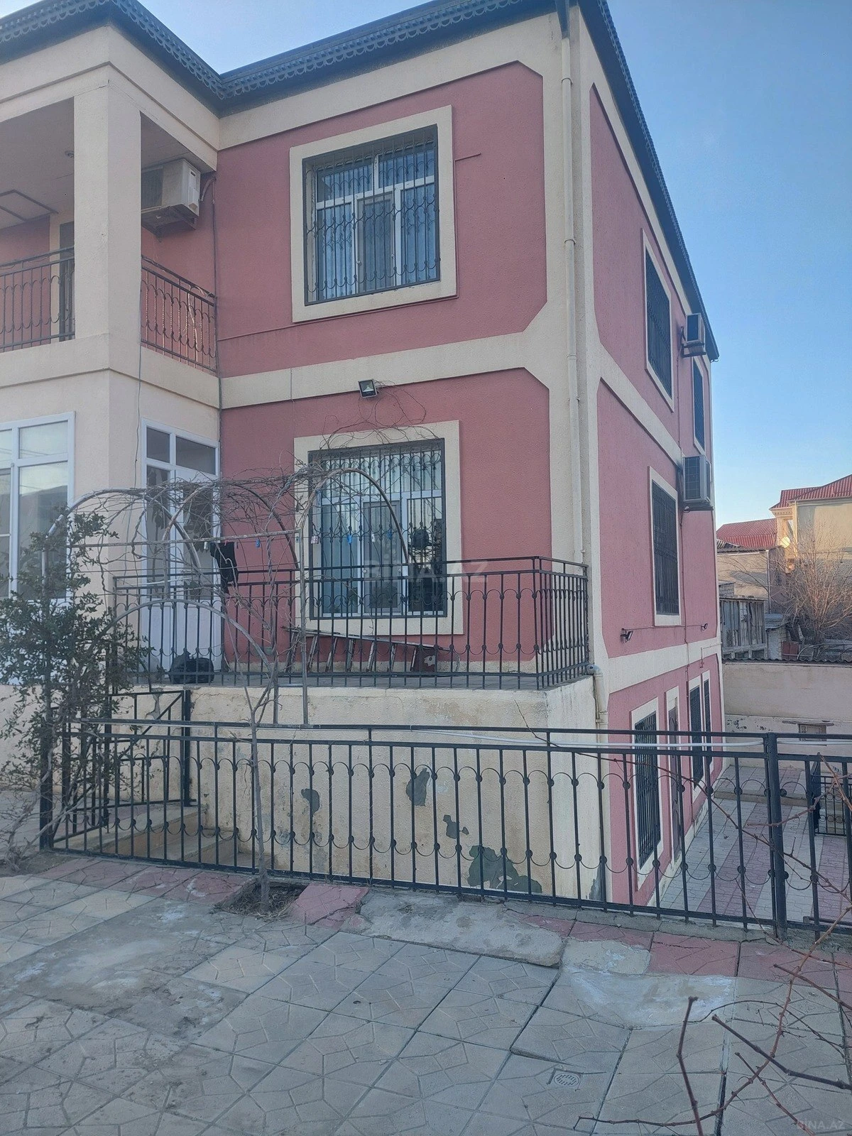Satılır 7 otaqlı həyət evi 340.9 m²