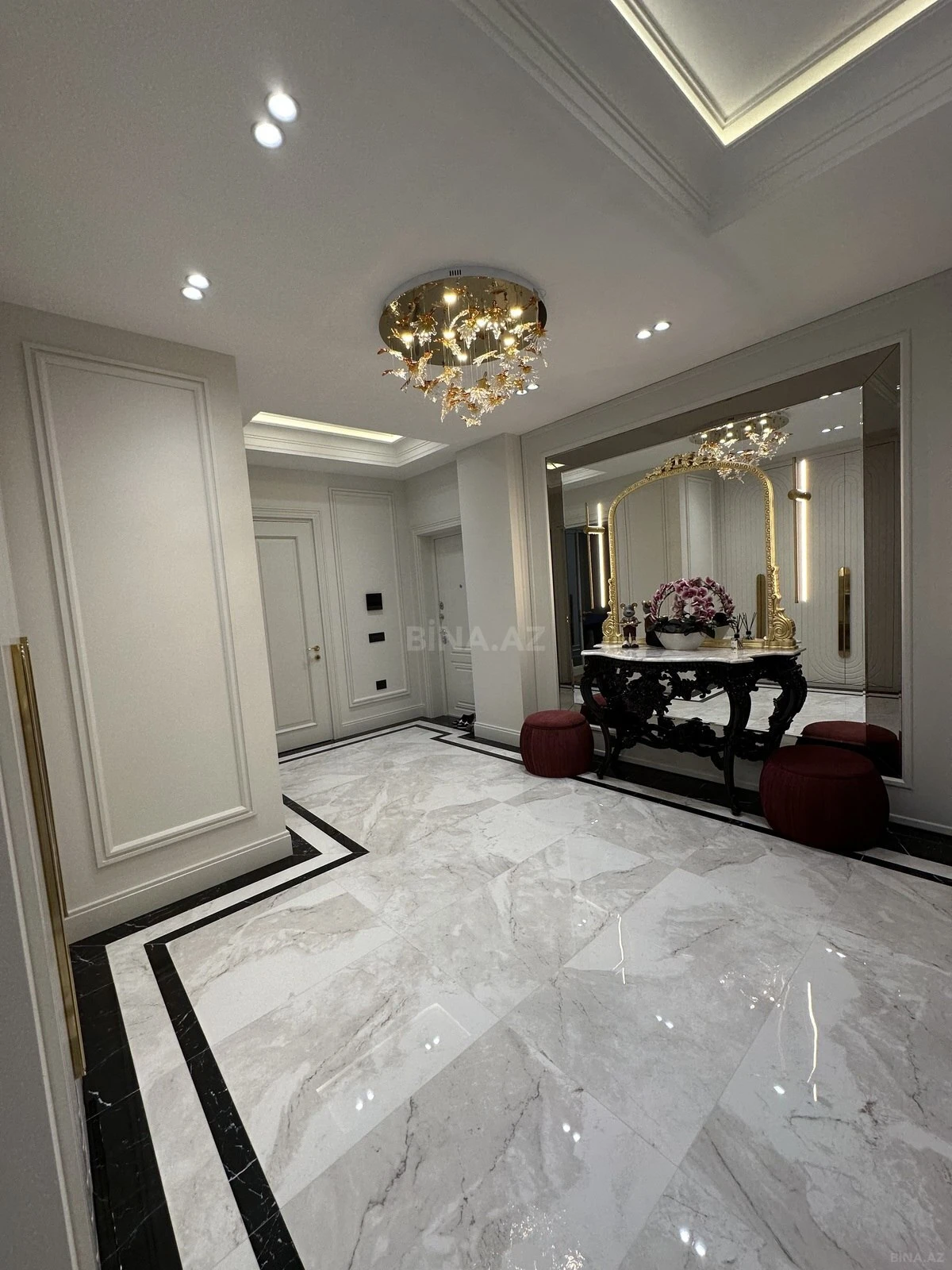 Satılır 3 otaqlı mənzil 120 m²