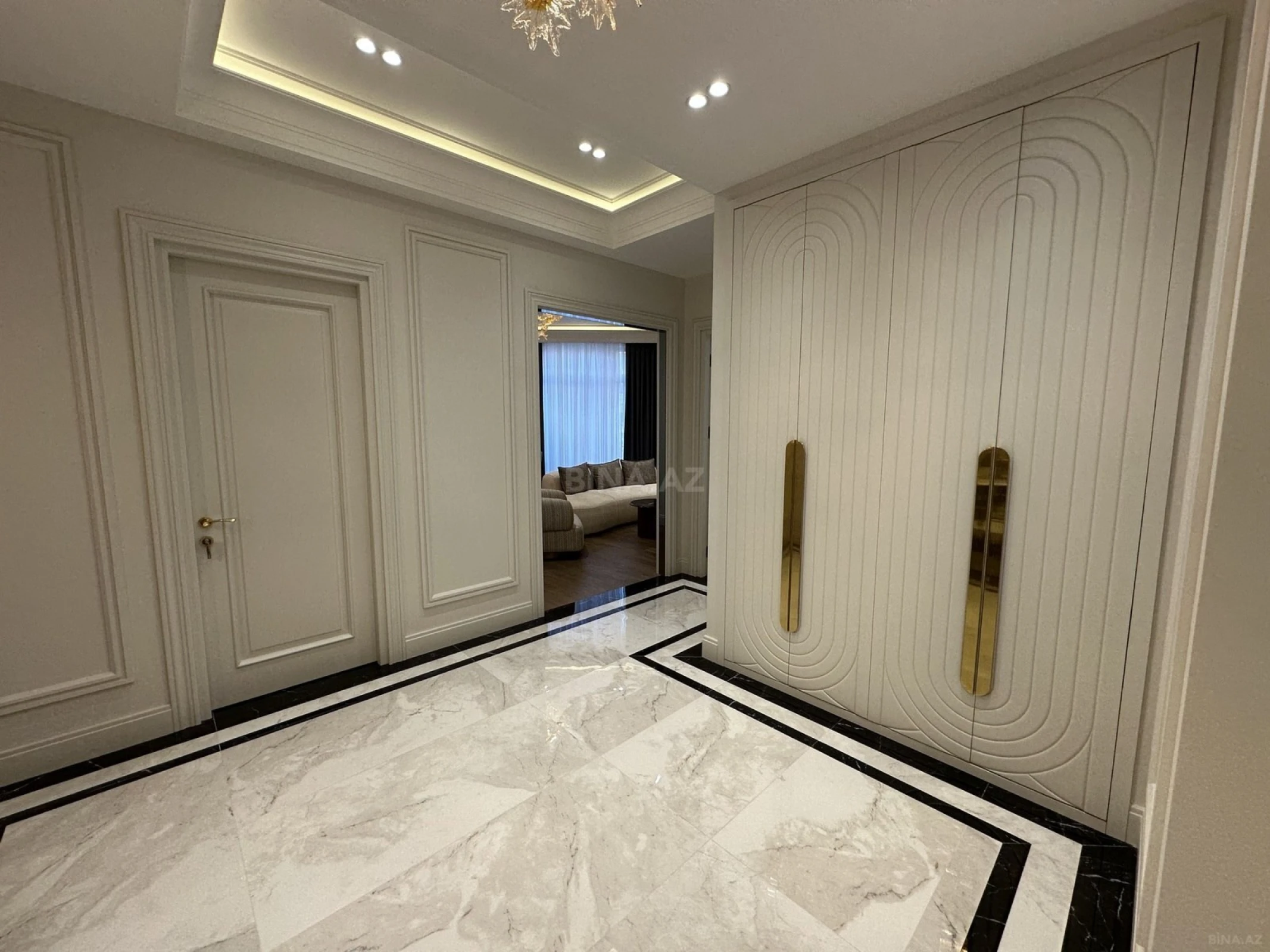 Satılır 3 otaqlı mənzil 120 m²