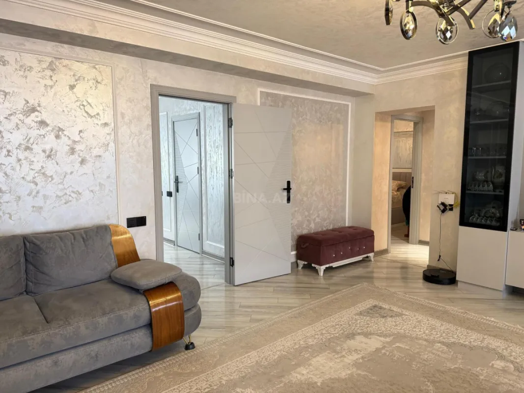 Satılır 4 otaqlı mənzil 120 m²