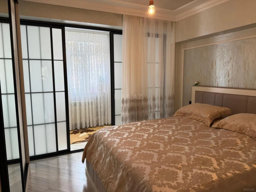 Satılır 4 otaqlı mənzil 120 m²