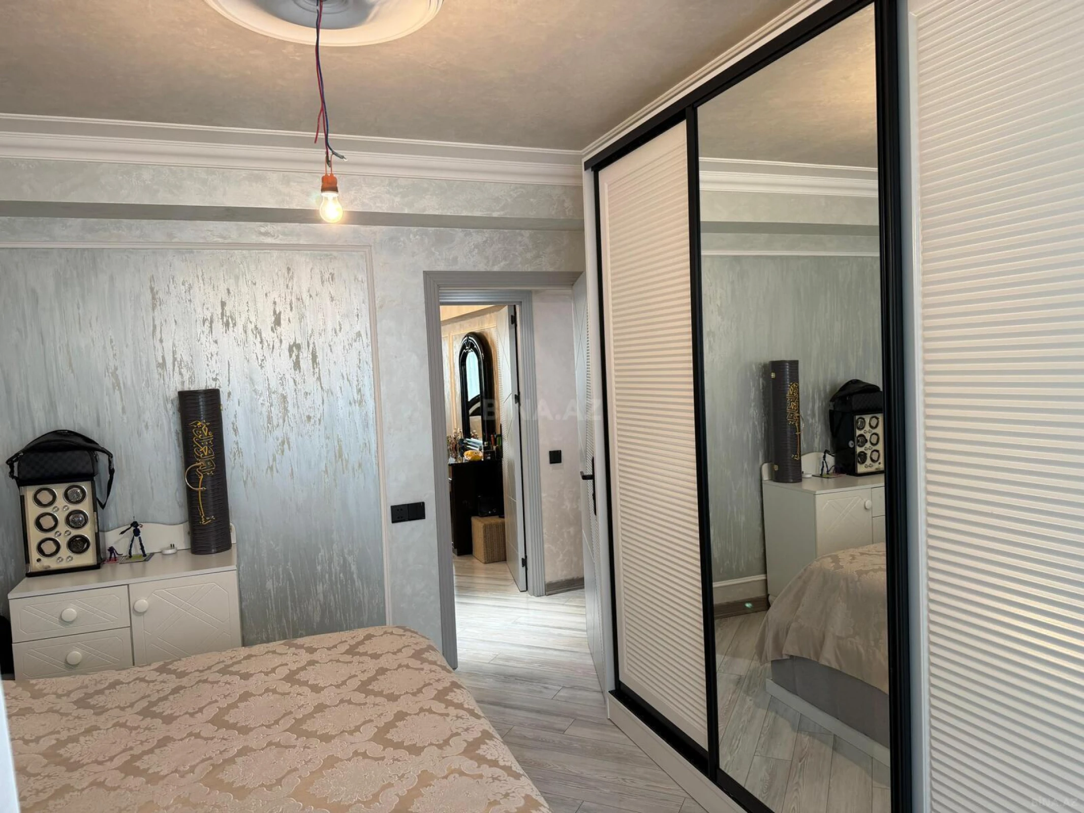 Satılır 4 otaqlı mənzil 120 m²