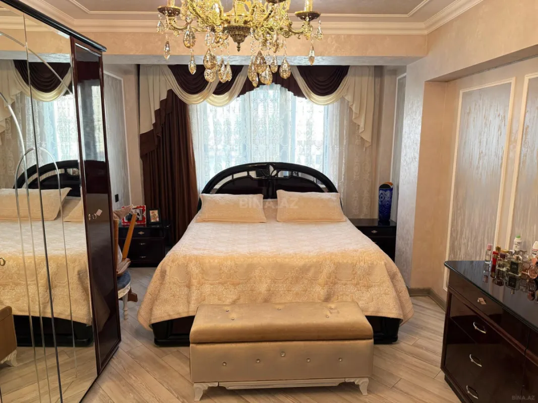 Satılır 4 otaqlı mənzil 120 m²