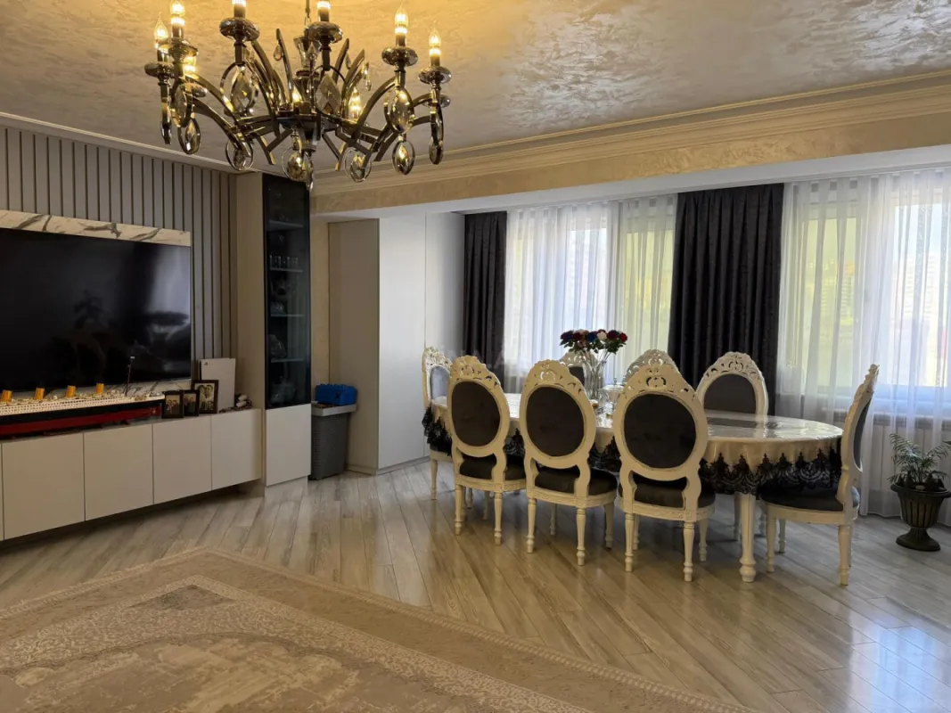 Satılır 4 otaqlı mənzil 120 m²