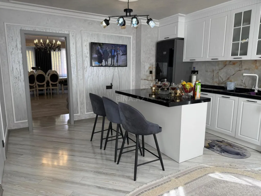 Satılır 4 otaqlı mənzil 120 m²