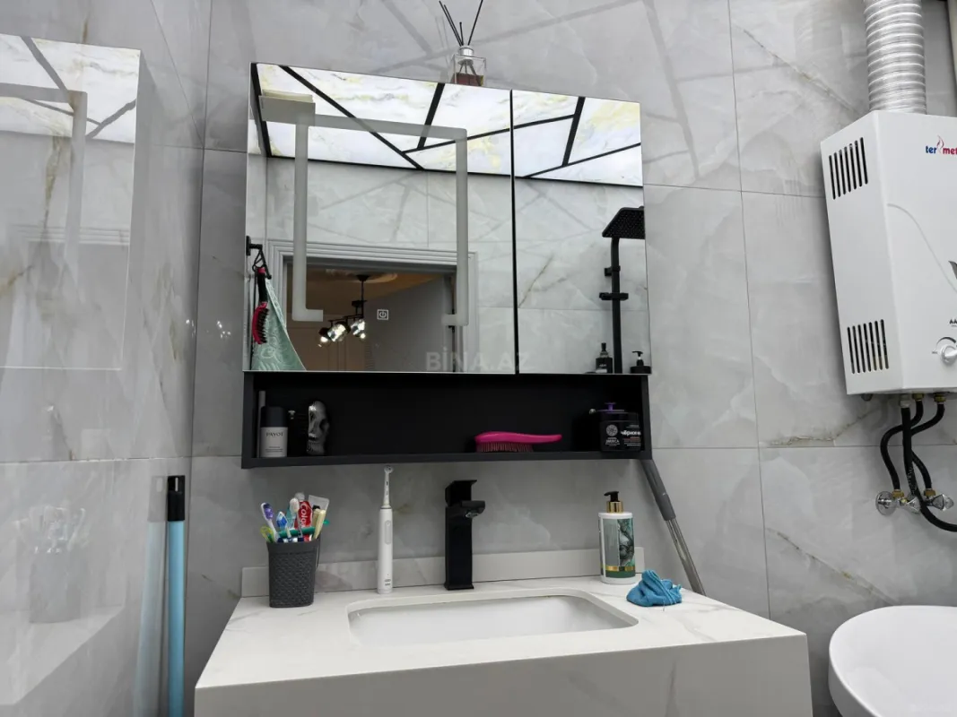 Satılır 4 otaqlı mənzil 120 m²