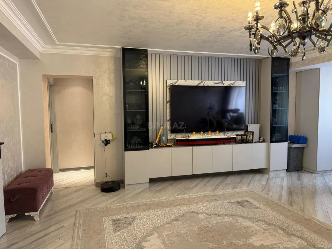 Satılır 4 otaqlı mənzil 120 m²