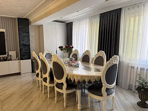 Satılır 4 otaqlı mənzil 120 m²