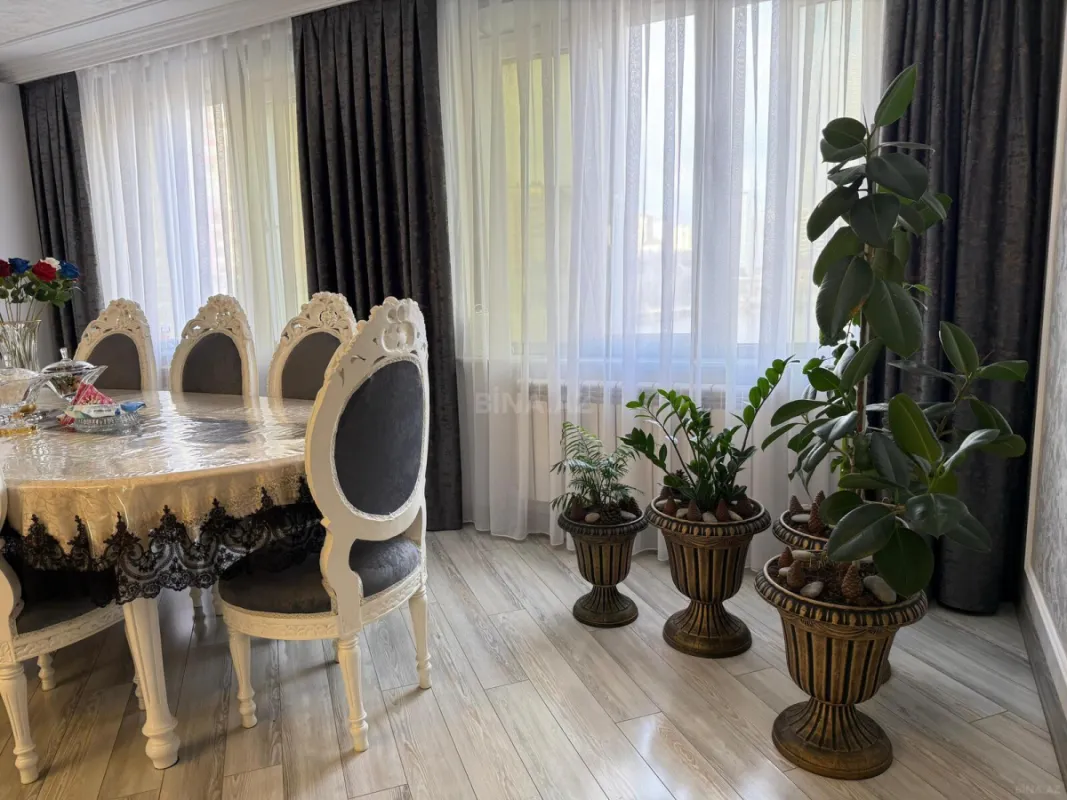Satılır 4 otaqlı mənzil 120 m²