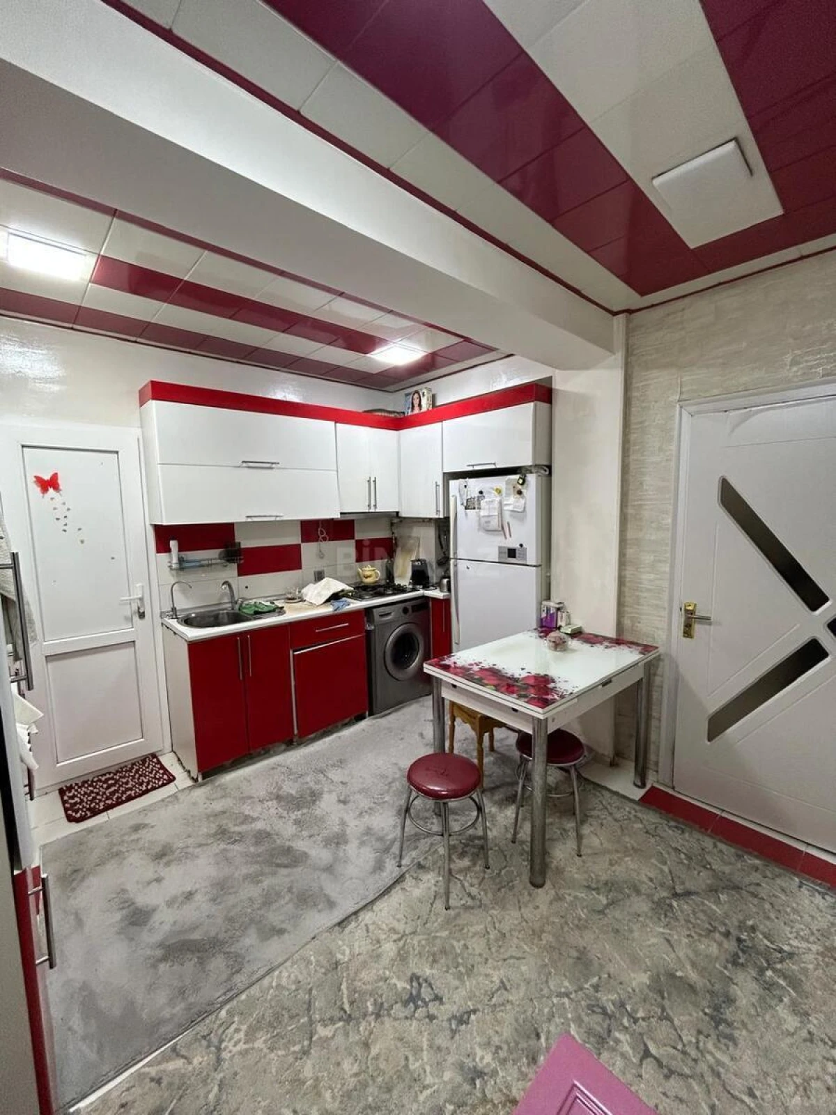 Satılır 2 otaqlı mənzil 63 m²