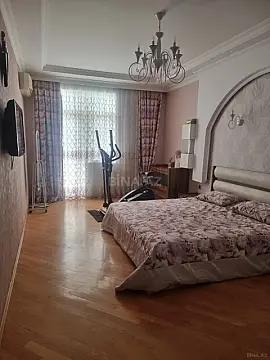 Satılır 4 otaqlı mənzil 179 m²