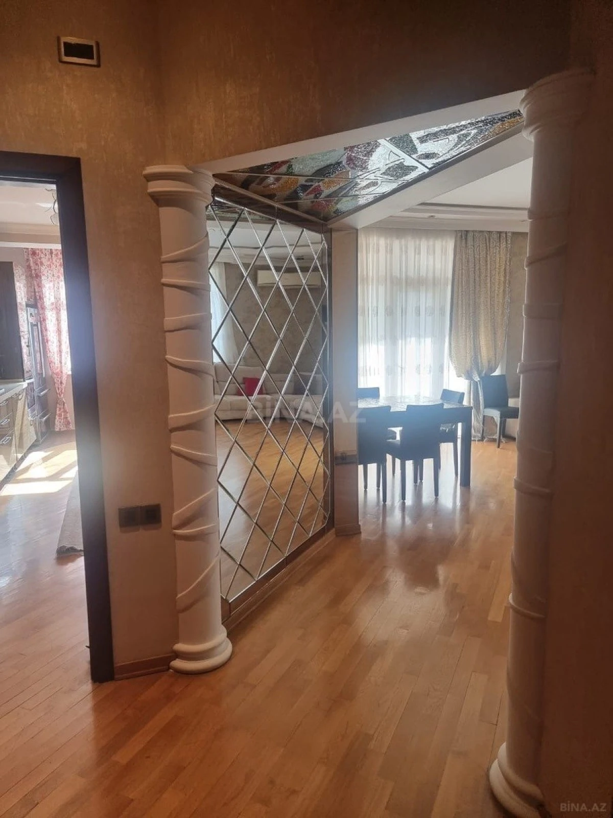Satılır 4 otaqlı mənzil 179 m²