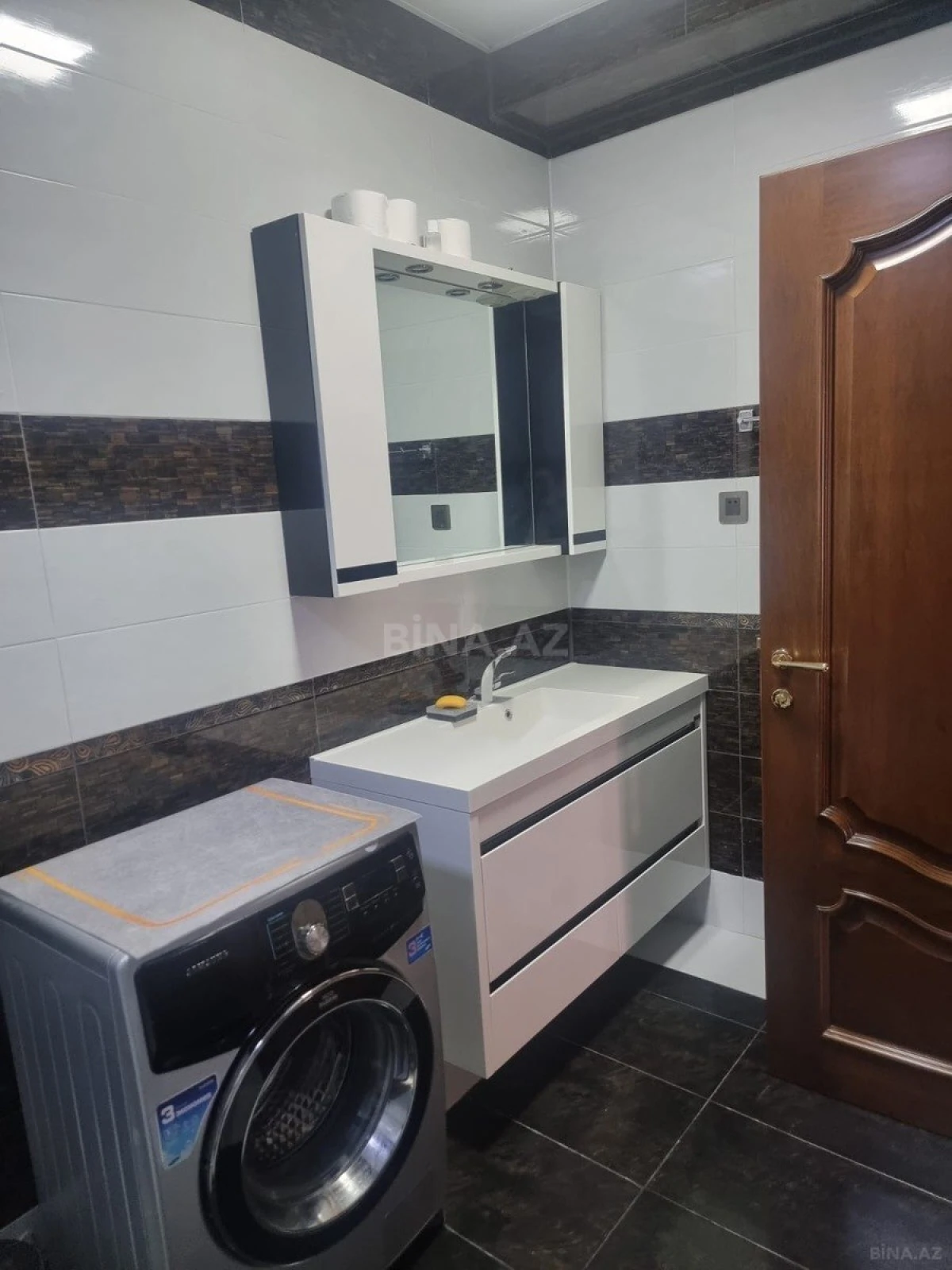 Satılır 4 otaqlı mənzil 179 m²