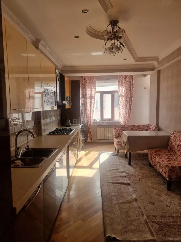 Satılır 4 otaqlı mənzil 179 m²
