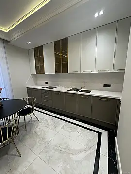 Satılır 4 otaqlı mənzil 140 m²