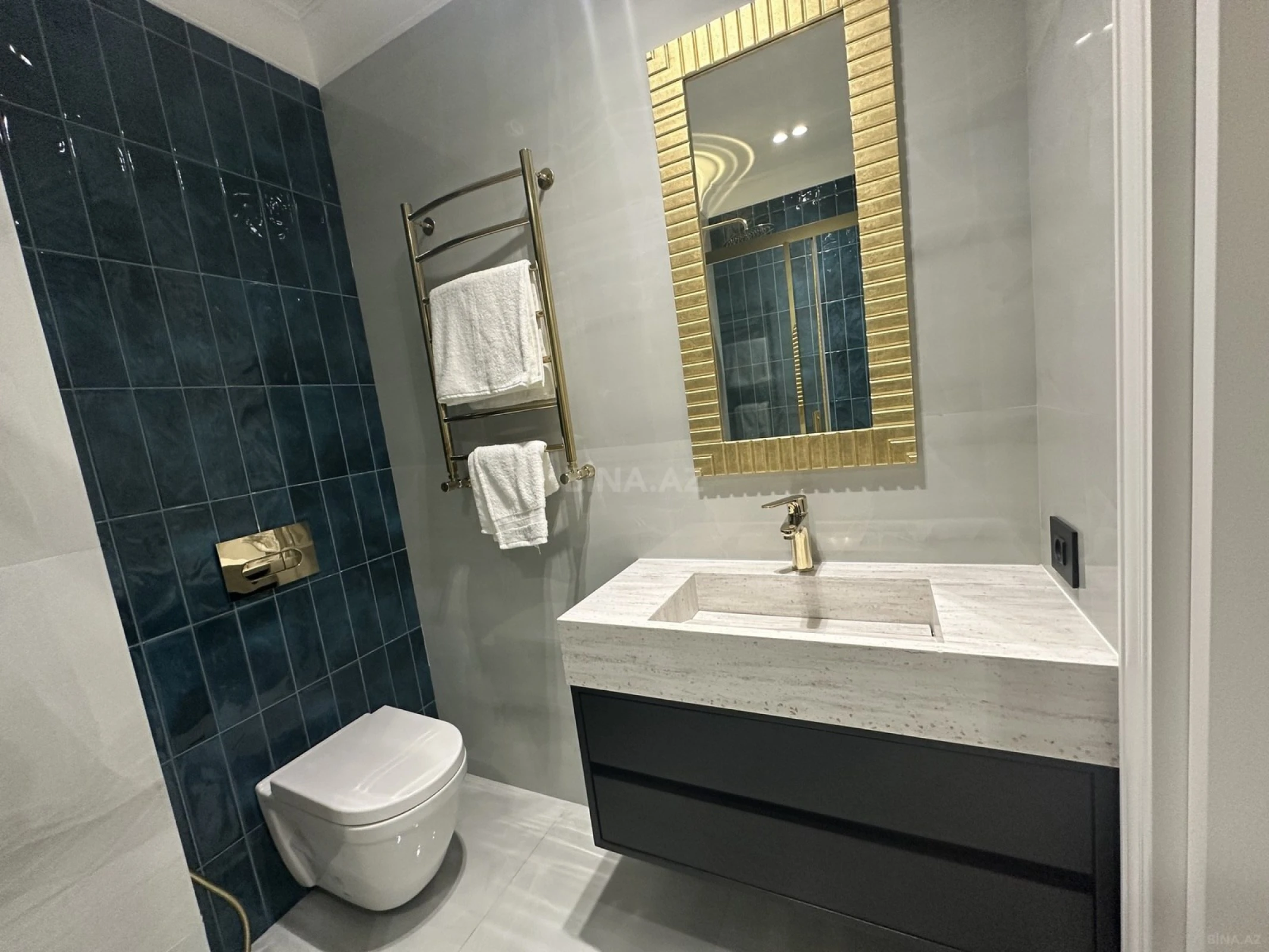 Satılır 4 otaqlı mənzil 140 m²