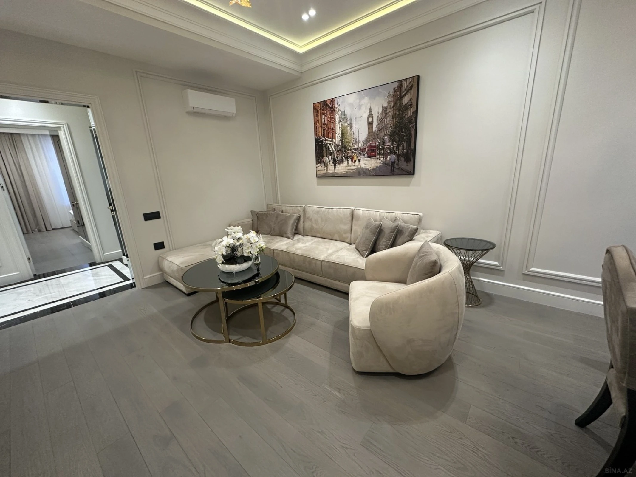 Satılır 4 otaqlı mənzil 140 m²