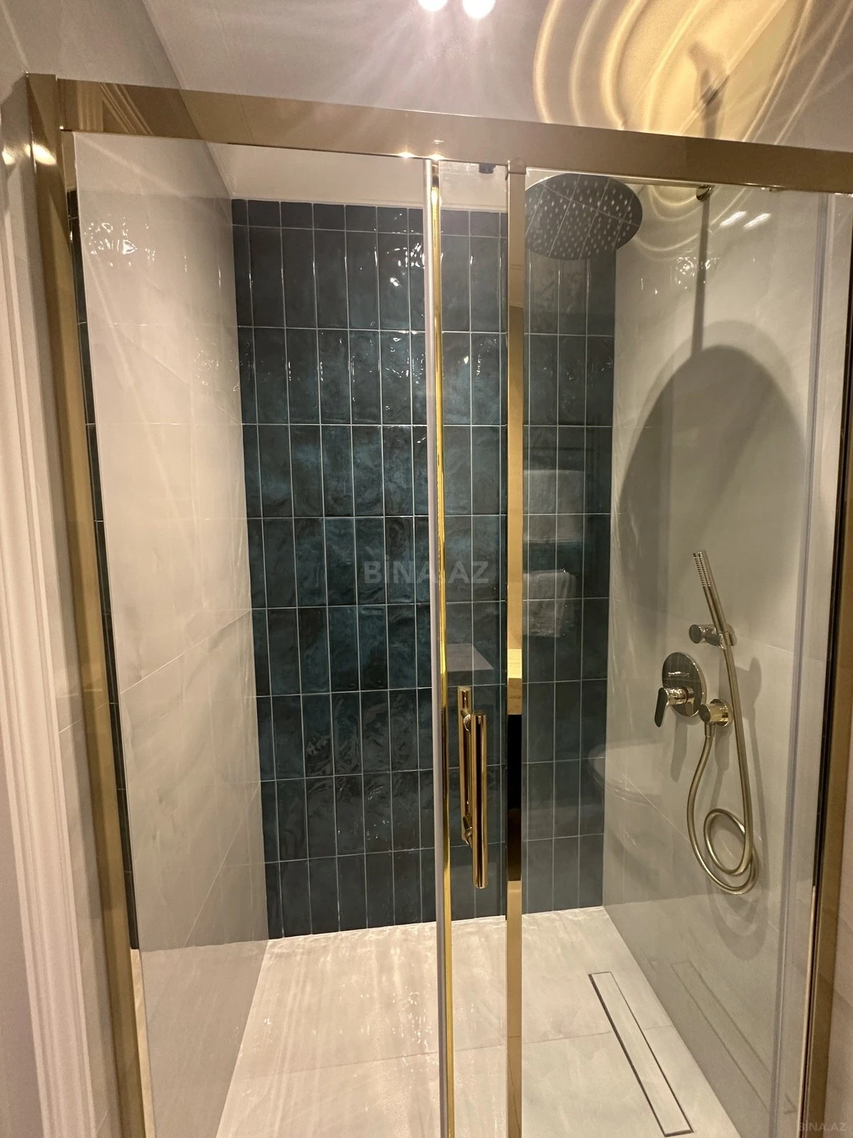 Satılır 4 otaqlı mənzil 140 m²