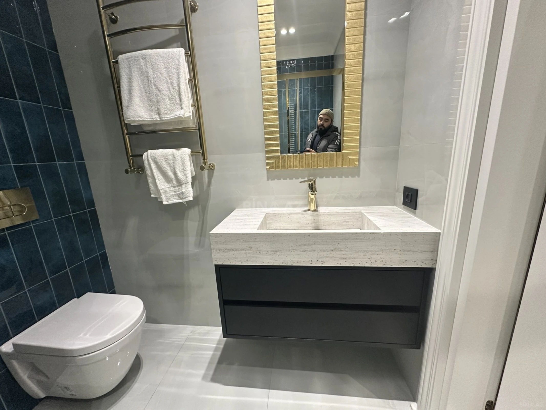 Satılır 4 otaqlı mənzil 140 m²