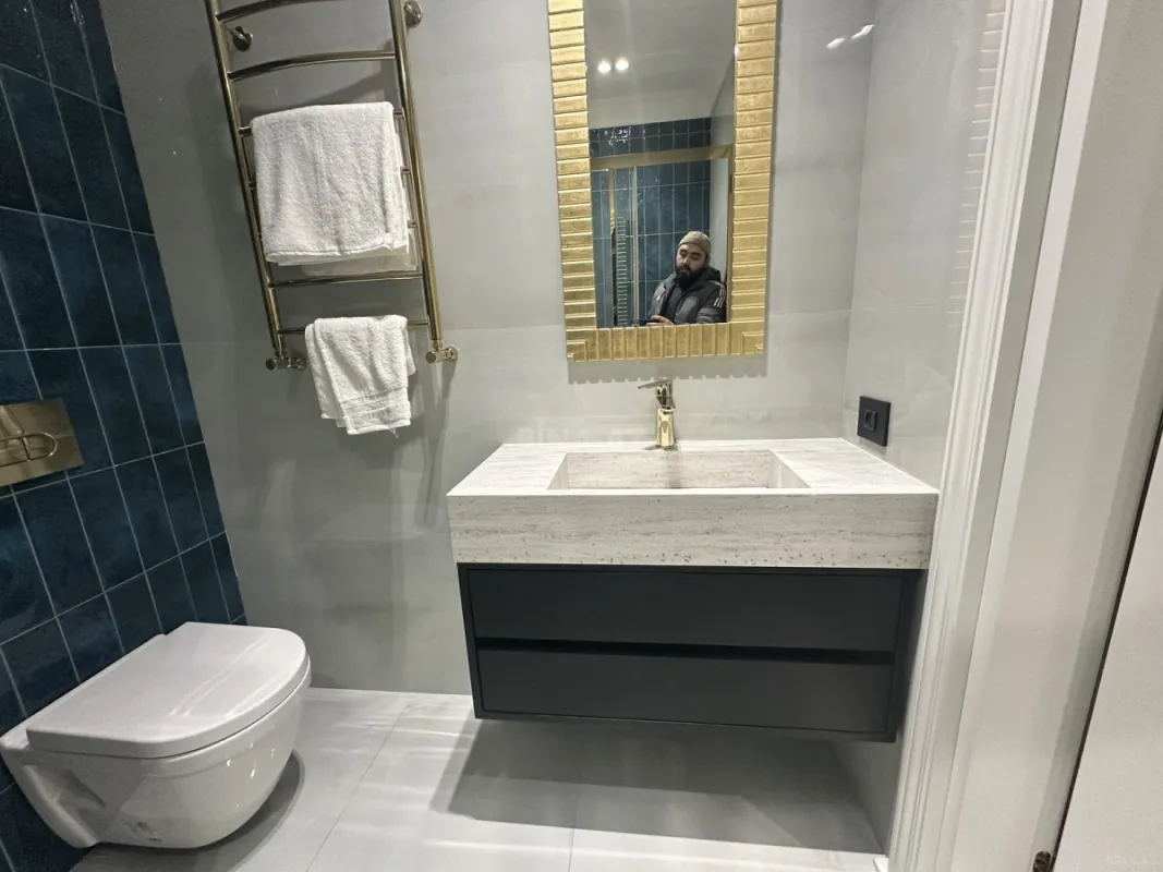 Satılır 4 otaqlı mənzil 140 m²