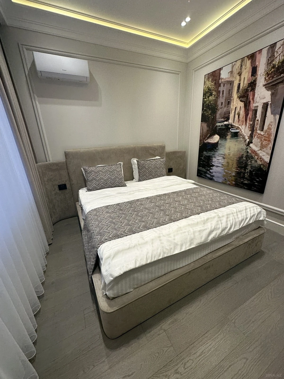 Satılır 4 otaqlı mənzil 140 m²