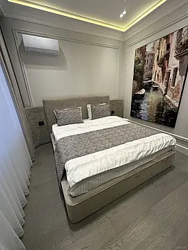 Satılır 4 otaqlı mənzil 140 m²