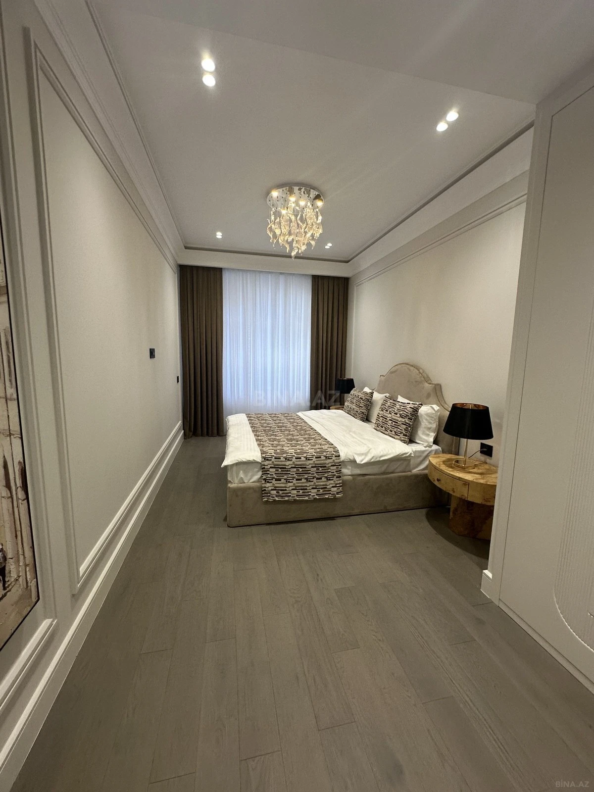 Satılır 4 otaqlı mənzil 140 m²