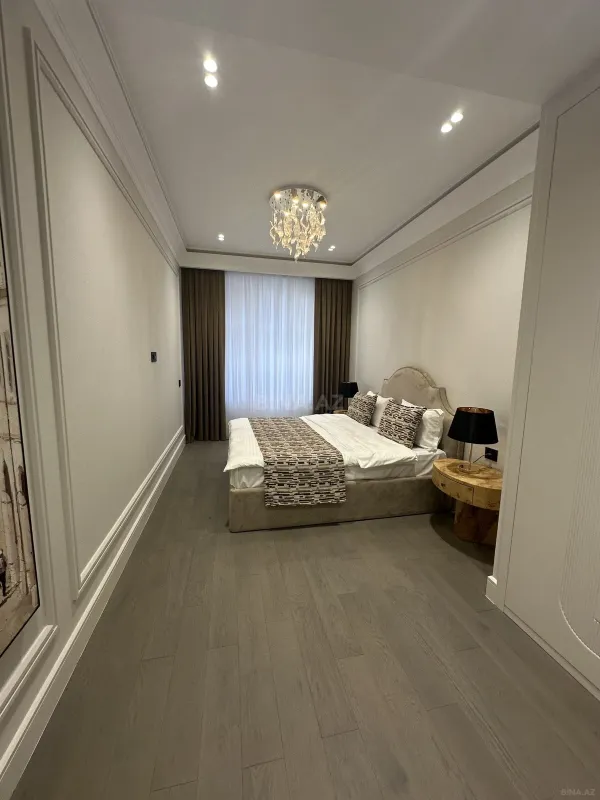 Satılır 4 otaqlı mənzil 140 m²