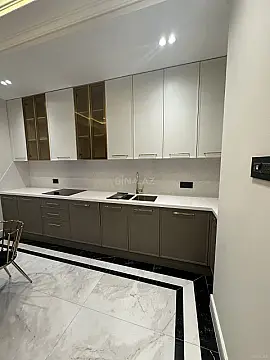 Satılır 4 otaqlı mənzil 140 m²
