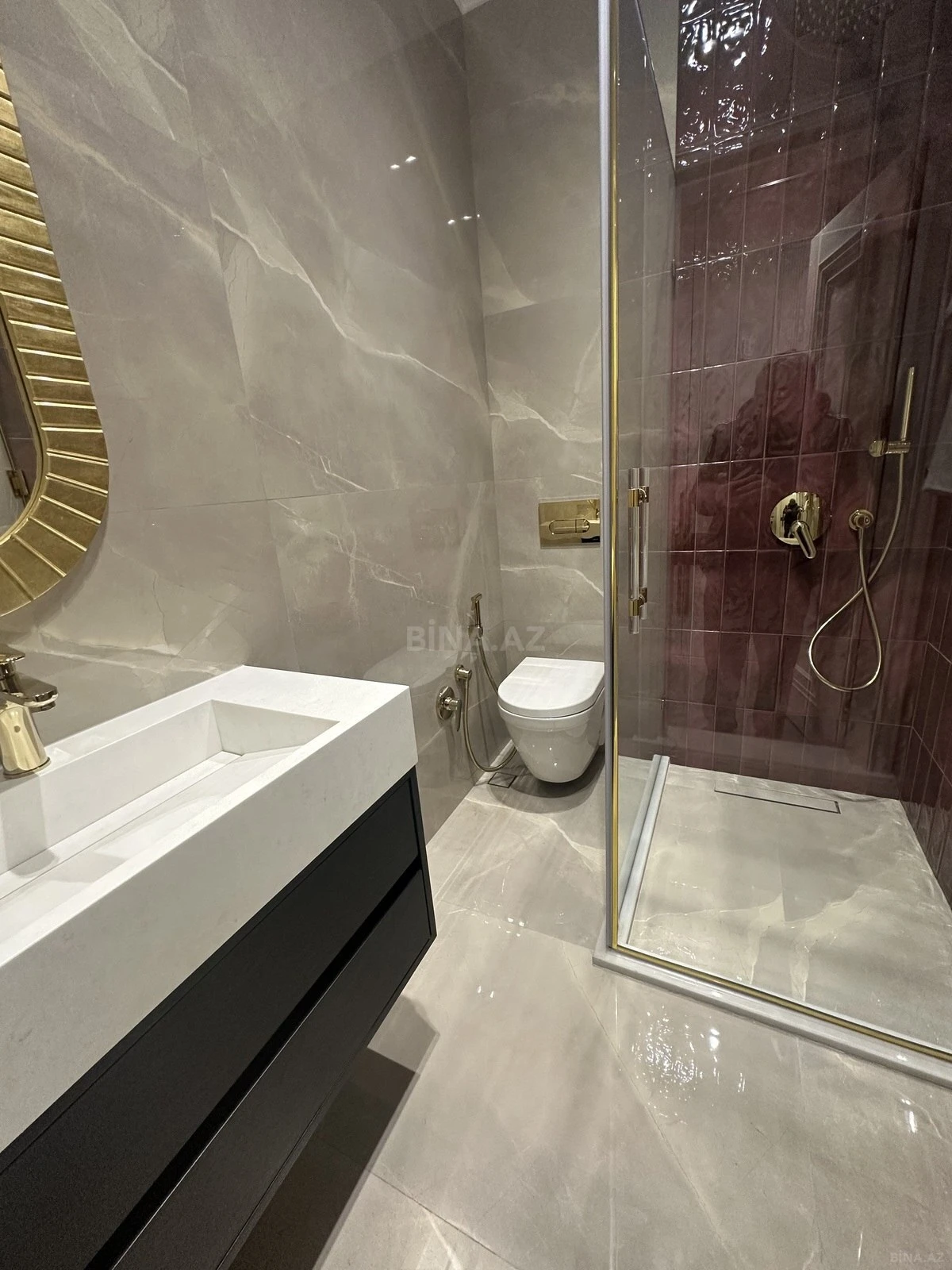 Satılır 4 otaqlı mənzil 140 m²