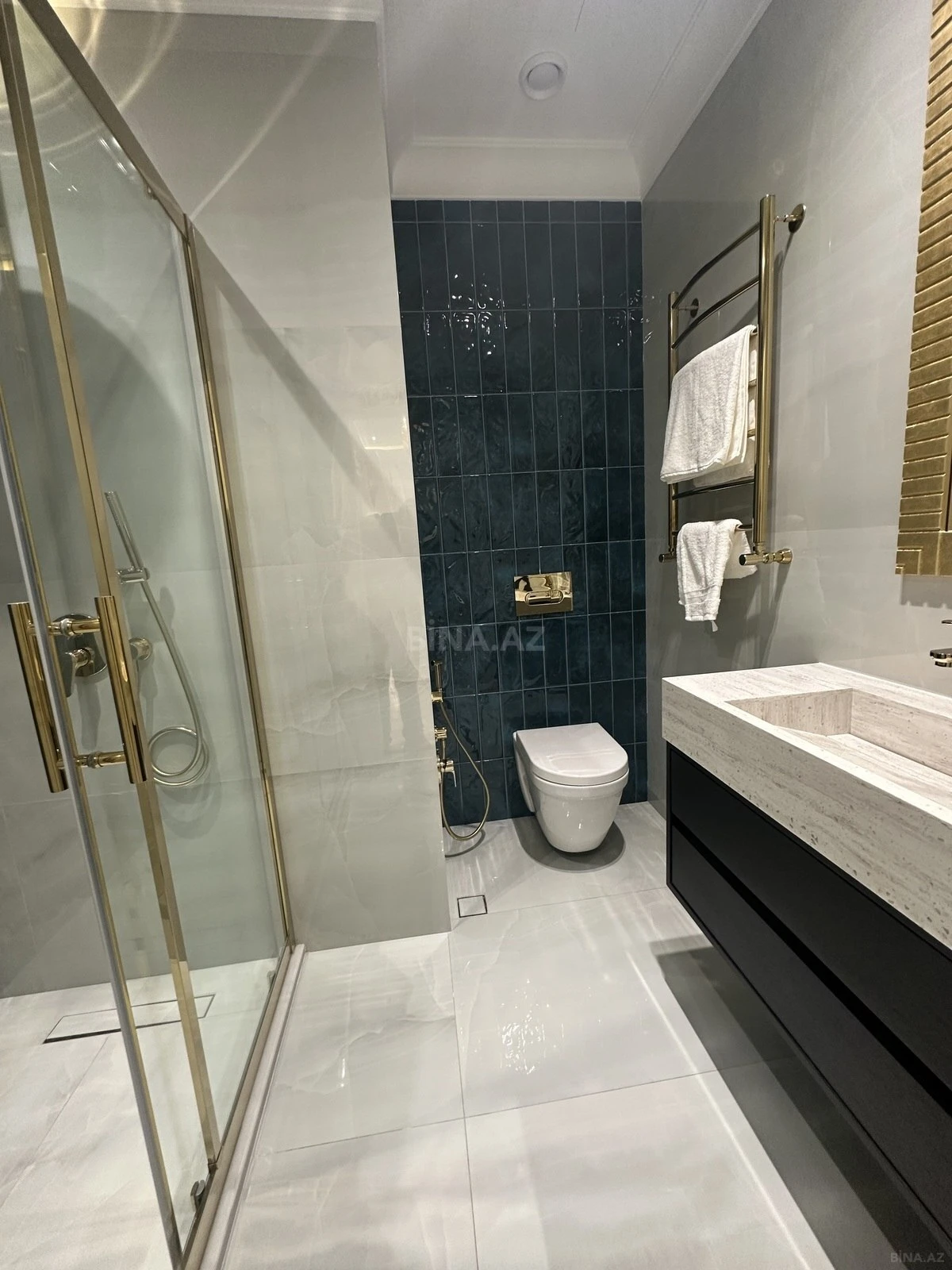 Satılır 4 otaqlı mənzil 140 m²