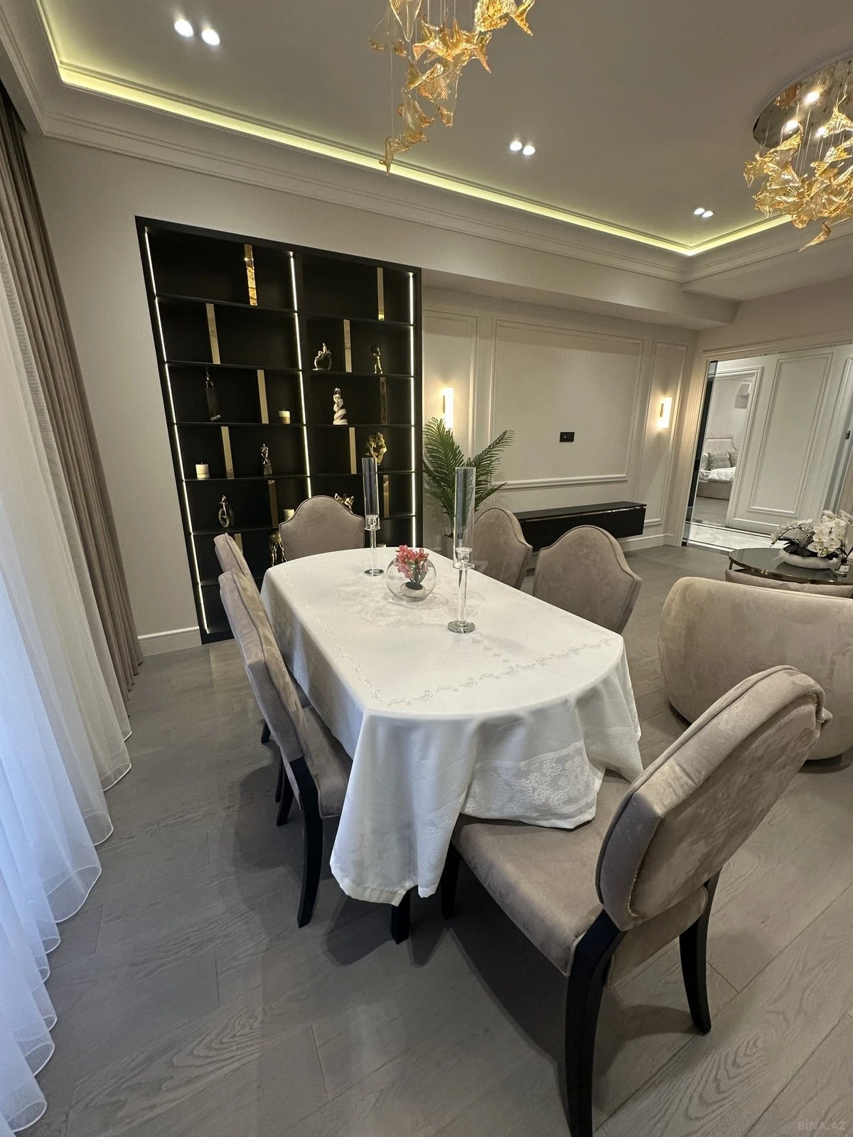 Satılır 4 otaqlı mənzil 140 m²