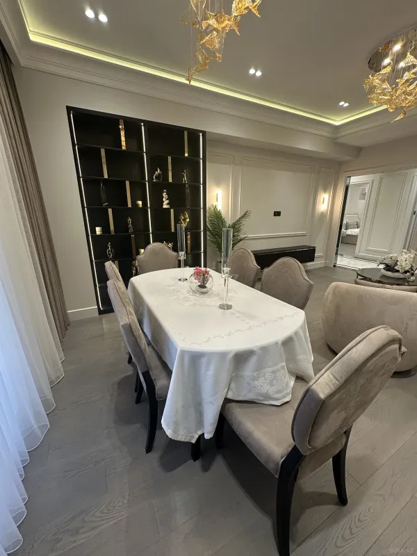 Satılır 4 otaqlı mənzil 140 m²