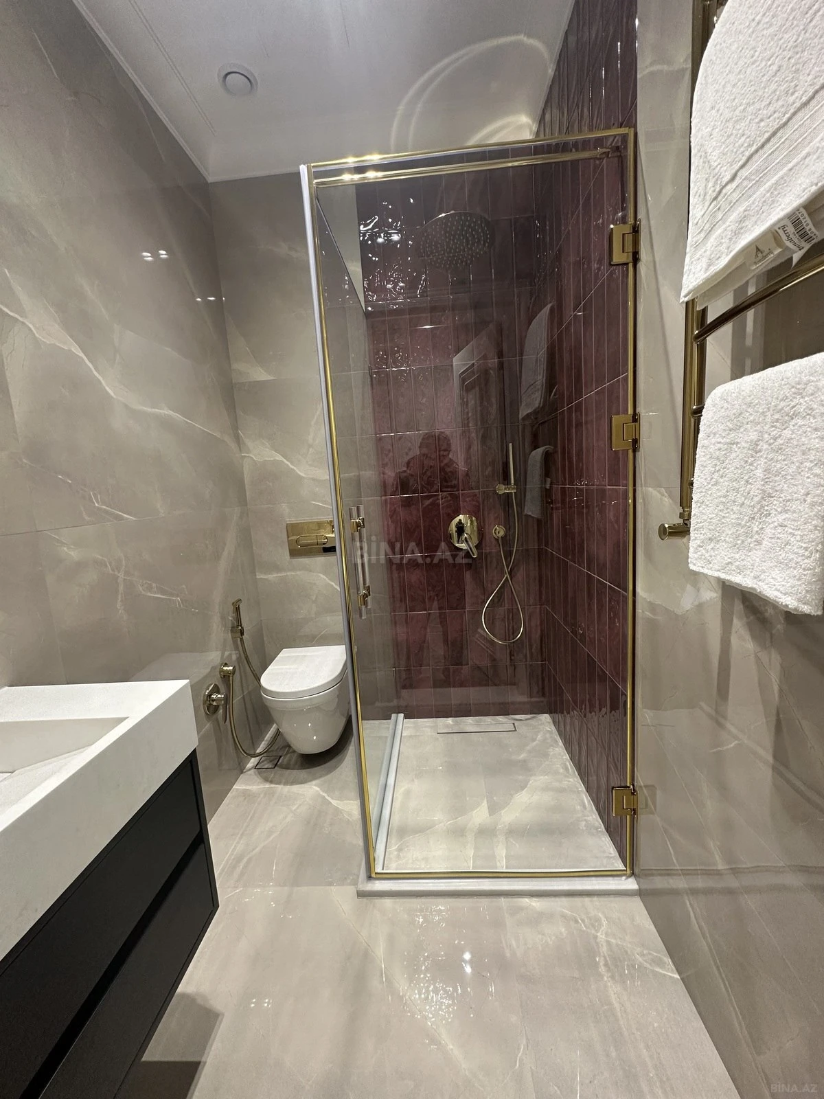 Satılır 4 otaqlı mənzil 140 m²