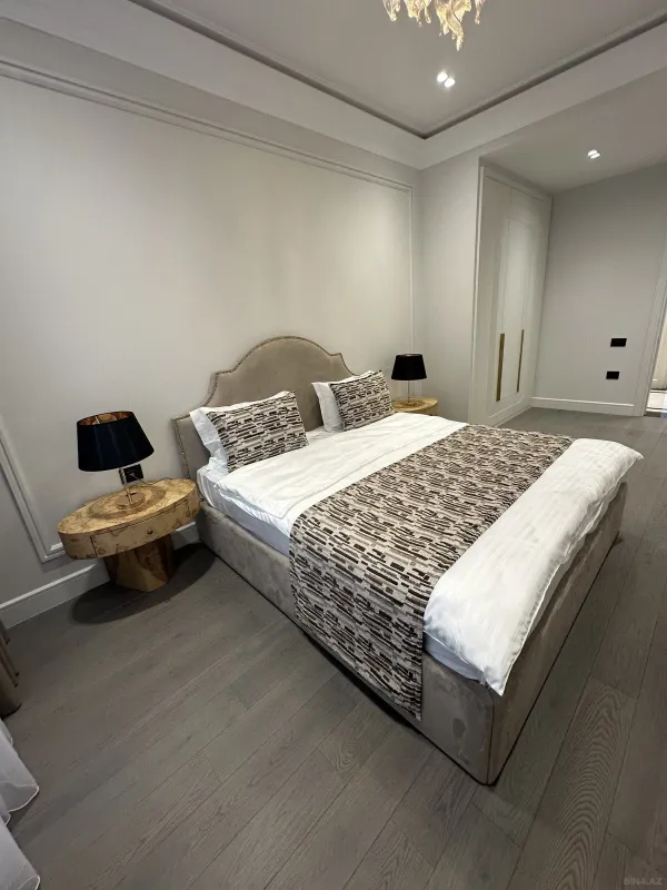 Satılır 4 otaqlı mənzil 140 m²