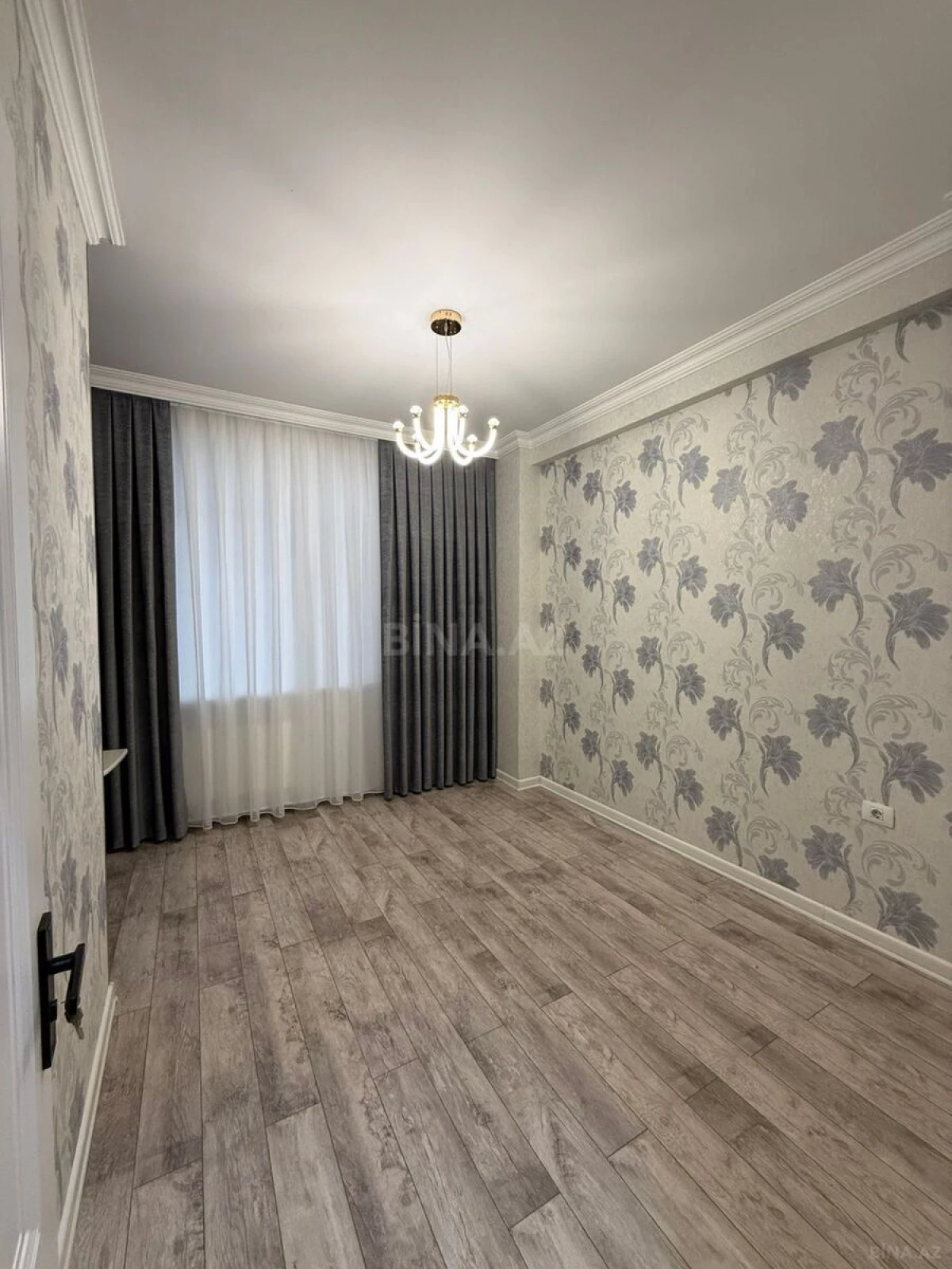 Satılır 3 otaqlı mənzil 110 m²